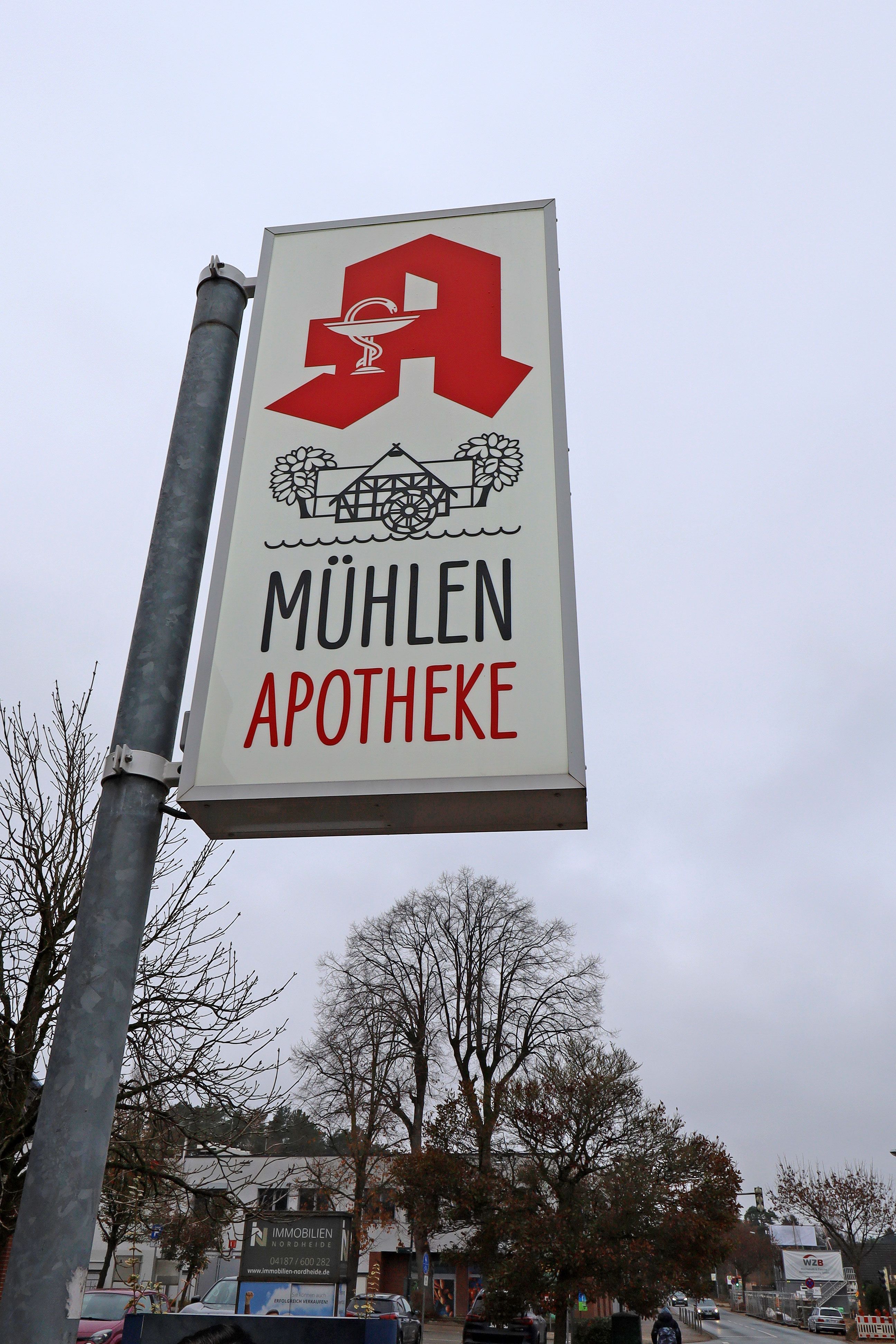 Mühlen-Apotheke. Leuchtschild mit Logo. 