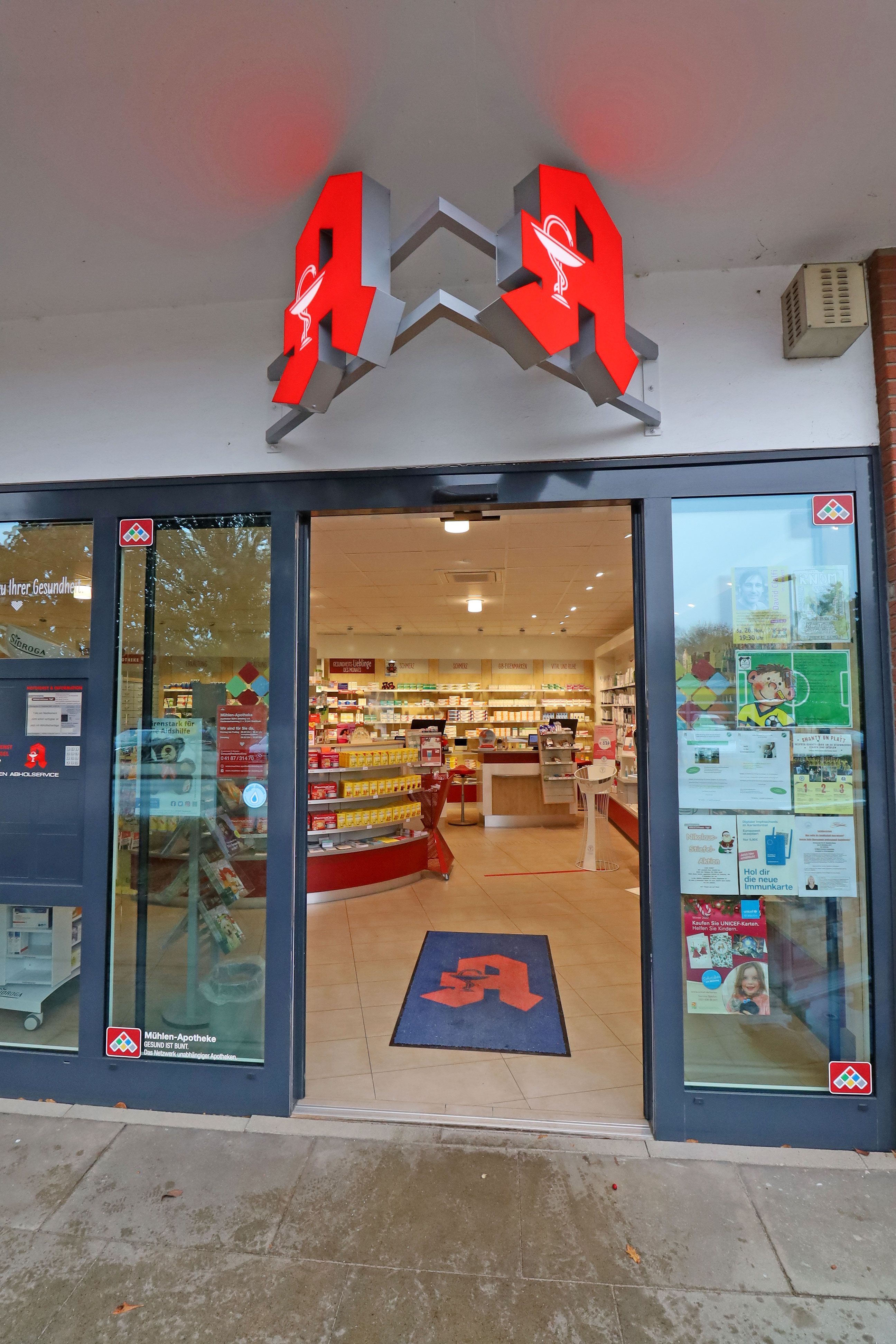 Eingang Mühlen-Apotheke
